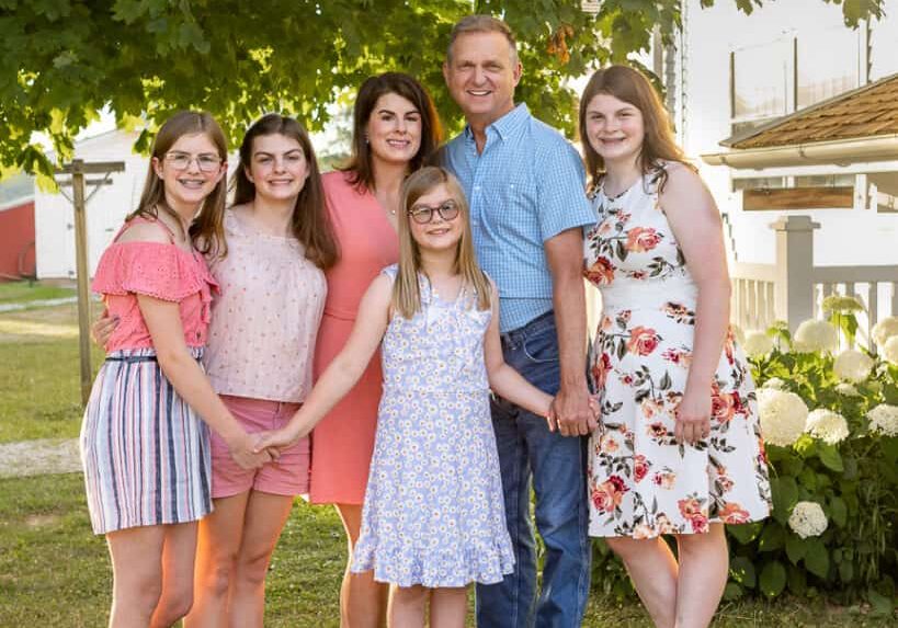 Family of 6 on a Fall Day | Haymarket VA Photographer | Photography poses  family, Family picture poses, Family photo pose